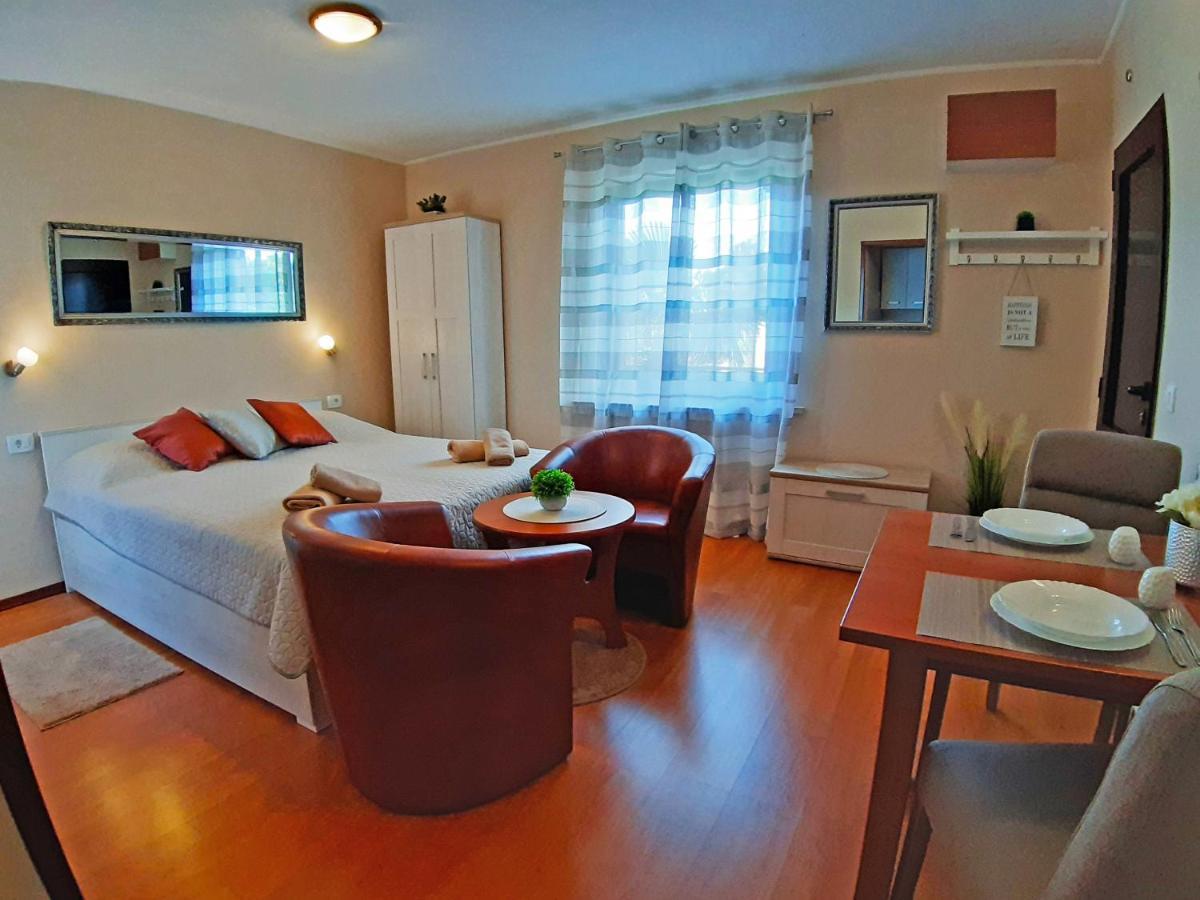 Apartments Zrinka 793 ポレッチ エクステリア 写真