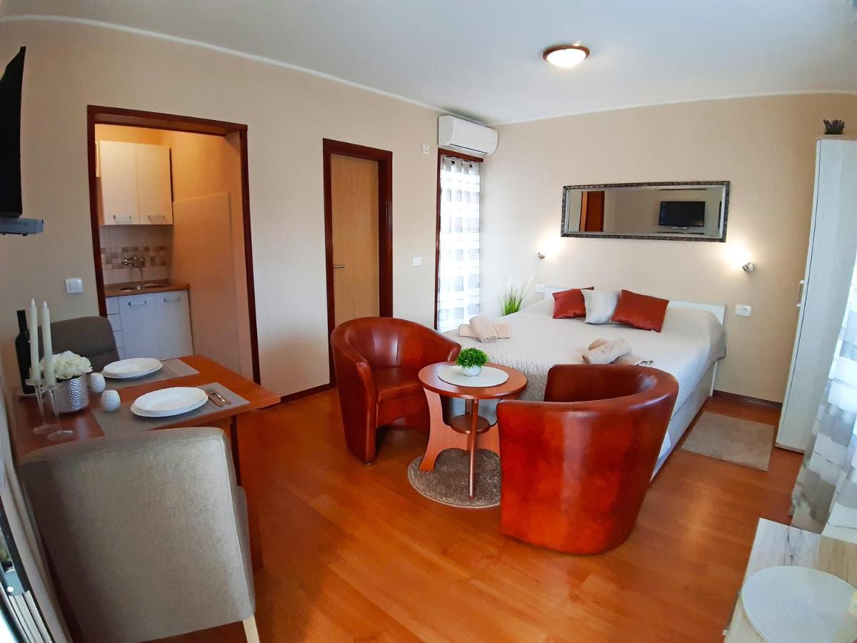 Apartments Zrinka 793 ポレッチ エクステリア 写真